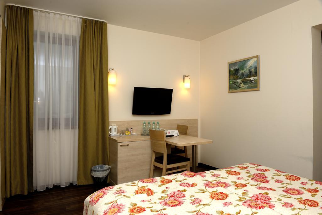 Hotel Nad Przelomem Sromowce Niżne Exterior foto